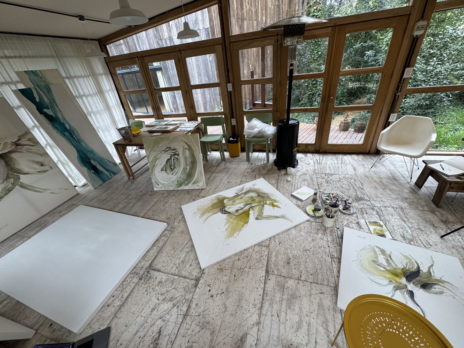 Wide view of Brenda Rodríguez's atelier at Madretierra